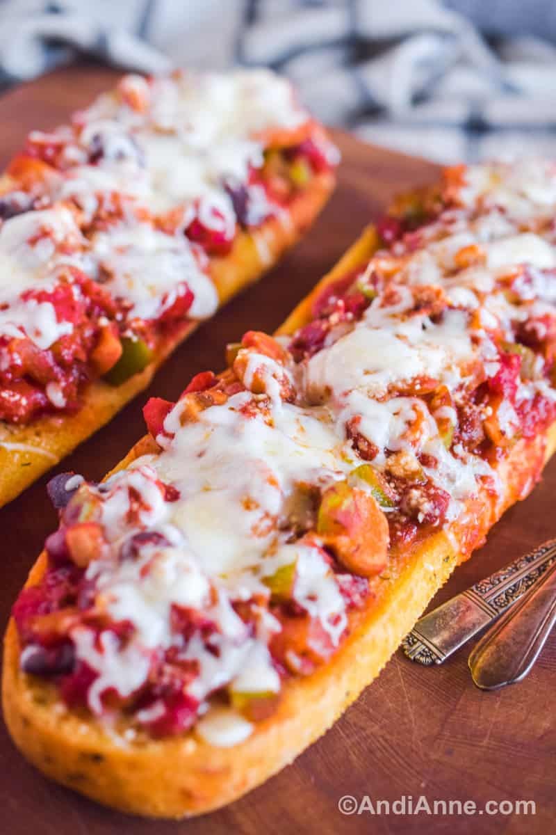 Close up of chili pizza garlic bread